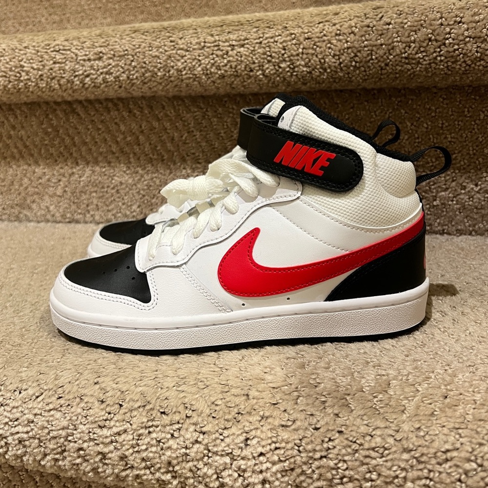 Boys Nike Court Borough Mid